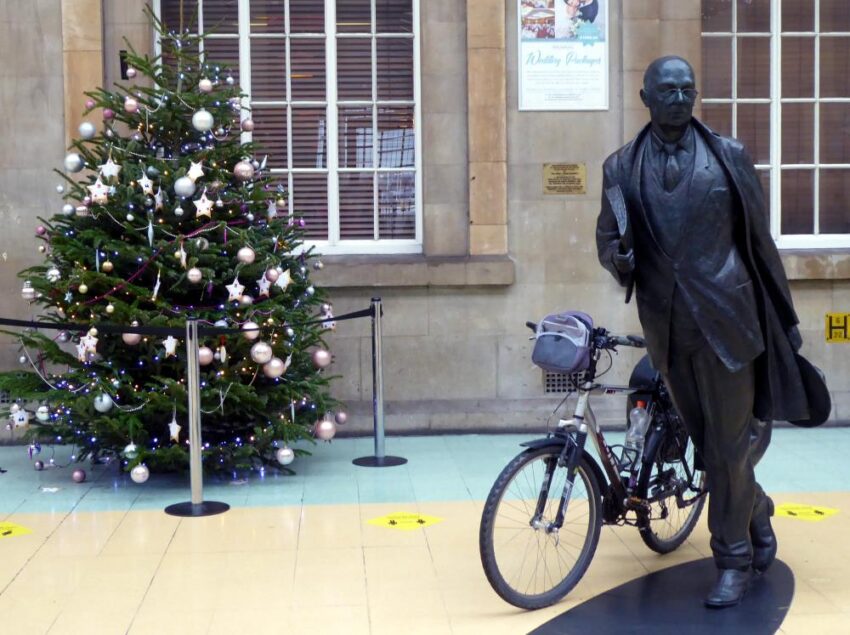Hull: Larkin about – e2e.bike